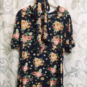 Floral LuLaRoe Marly Dress with pockets and sash!